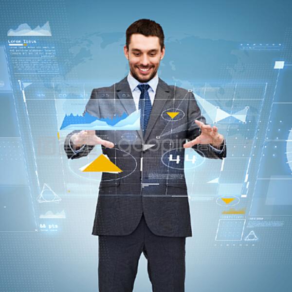 微笑的商人 虛擬屏幕如何重塑商業、技術與交流理念